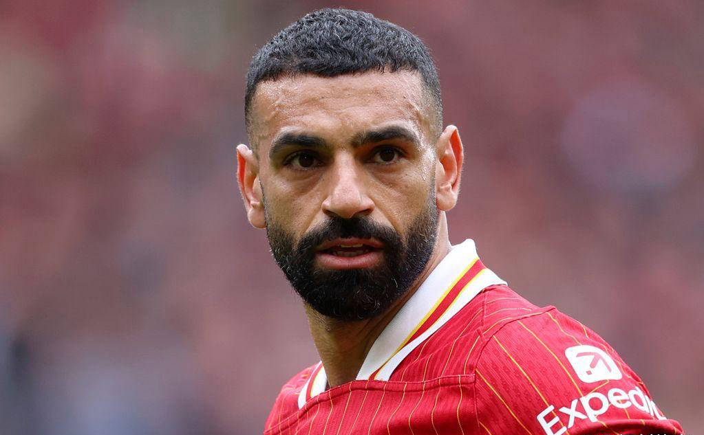  出色防守引发热议！，萨拉赫在SKT比赛中重返赛场再创辉煌时刻-爱游戏平台